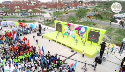 風(fēng)馳電掣 萬(wàn)眾狂歡丨2018青島城市樂(lè)跑賽火熱開跑