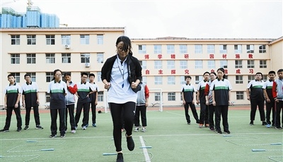 “我是体育教师”：十万挑一