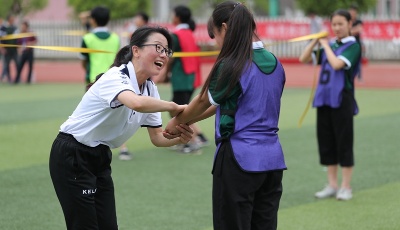 青岛27中女体育老师获“我是体育教师”奖章 全国仅6位