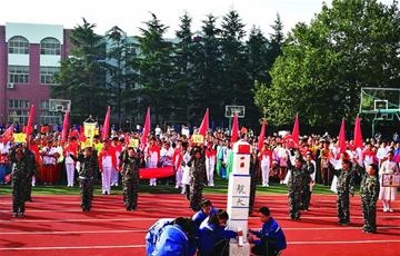 校园“花式”运动会主打文化牌