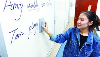 告别粉笔灰 老师用上“魔术笔”