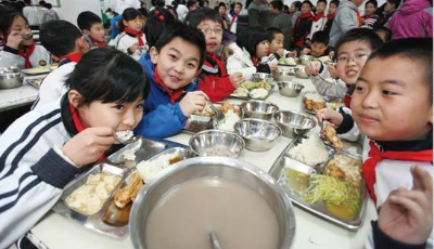 青岛明年力争校校有食堂 安排专项资金给予补助