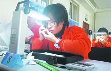 角逐“最贵赛场”“鉴宝师”青岛拼眼力