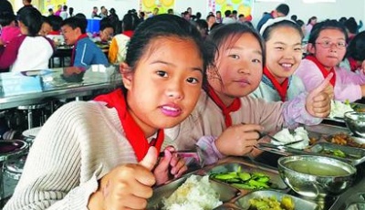 阳光餐厅吃出“爱的味道”