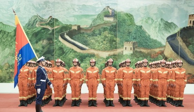 習近平向國家綜合性消防救援隊伍授旗并致訓詞