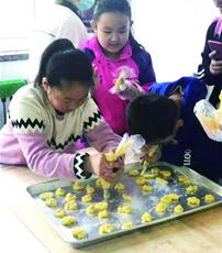 小学生巧变面点师