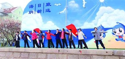 小学校园上演“每周一戏”