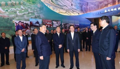 習(xí)近平參觀慶祝改革開(kāi)放40周年大型展覽