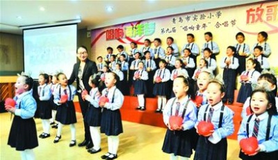 让每位学生在榉树下快乐成长