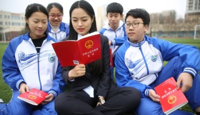 山东青岛：宪法宣传入校园