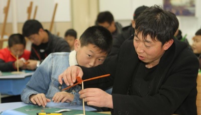 青岛市第九届中小学生科技节在青岛第九中学举行