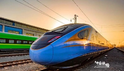 復興號新車型首亮相：藍暖男和綠巨人現身(組圖)