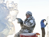 哈爾濱：精心冰雕 惟妙惟肖