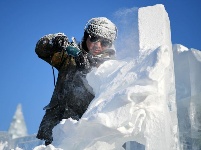 哈爾濱：精心冰雕 惟妙惟肖