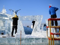 哈爾濱：精心冰雕 惟妙惟肖
