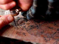 木版上“印”出年味