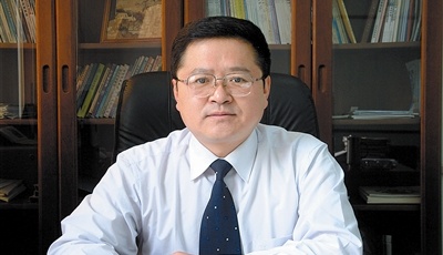 青岛第十七中学校长安伯贞：让教师享受到教育的幸福 让学生享受到幸福的教育 