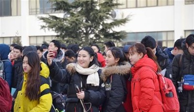 艺考大军岛城冒雪赶考