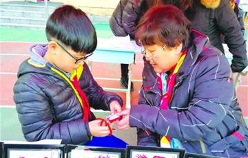 开学“赶大集”，热闹迎接新学期