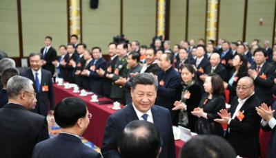 習近平看望政協委員