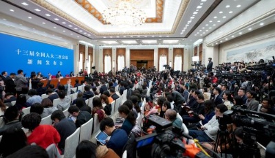 十三屆全國(guó)人大二次會(huì)議舉行新聞發(fā)布會(huì) 大會(huì)發(fā)言人張業(yè)遂答中外記者問