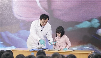 “问海讲堂进校园”暨以海育人研学讲堂活动 