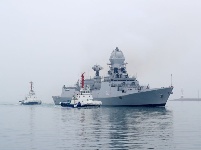 參加多國海軍活動的外國軍艦陸續抵達青島