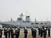 參加多國海軍活動的外國軍艦陸續抵達青島