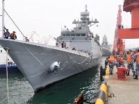 參加多國海軍活動的外國軍艦陸續抵達青島