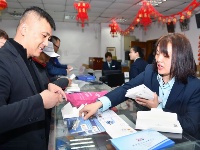  人民海軍成立70周年紀念郵品亮相