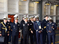 海軍代表團(tuán)登中國(guó)艦船參觀