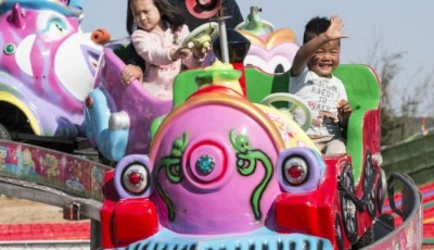 五一小長(zhǎng)假：每天萬(wàn)人童夢(mèng)香村賞花游園看牡丹