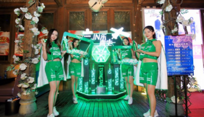 新晉網(wǎng)紅 青島純生化身草莓音樂節(jié)時尚“鮮”生