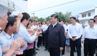 習近平到潭頭村看望老區群眾