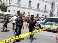 突尼斯首都發(fā)生兩起自殺爆炸襲擊造成十余人死傷