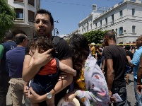 突尼斯首都發(fā)生兩起自殺爆炸襲擊造成十余人死傷