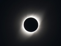 智利迎來日全食