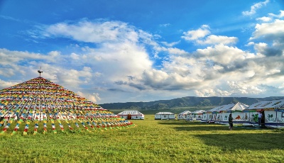 原子城：鮮花開滿草原