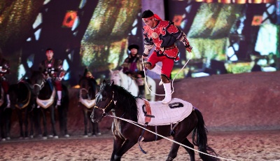 蒙古國演員為中國觀眾展現馬術實景劇