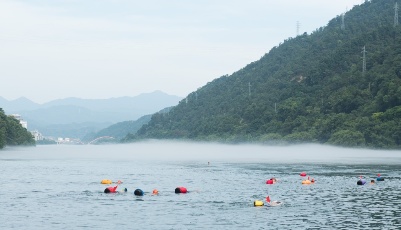 夏日江水享沁涼