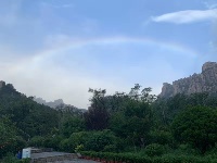 雨后初霽 嶗山現(xiàn)絢麗彩虹