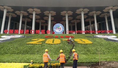 “進博”布展忙