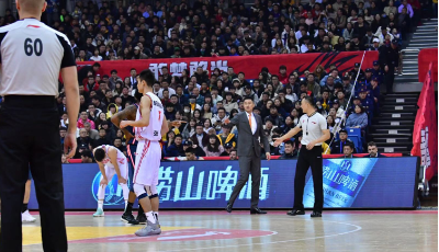 CBA敢夢敢當(dāng) 嶗山啤酒為精彩舉杯