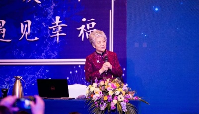 凡思教育明德盛典在青舉辦  李玫瑾?jiǎng)㈡骆路窒斫逃砷L(zhǎng)“良方”