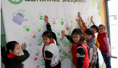 共绘环保树，文明迎新年
