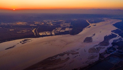 （美麗中國）黃河日出 景色迷人