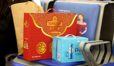 有種幸福叫回家過年：春運首日 有酒有水 帶年味回家