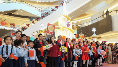 “活力青岛 舞动新年”艺术彩虹文化志愿服务走基层新年快闪在万象城进行