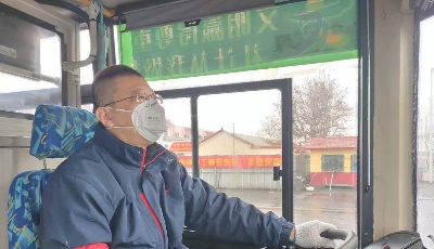 青岛公交人“风雨”不改本色让市民放心乘车
