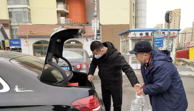 硬核市民赠送“特殊”礼物 感动一线公交驾驶员